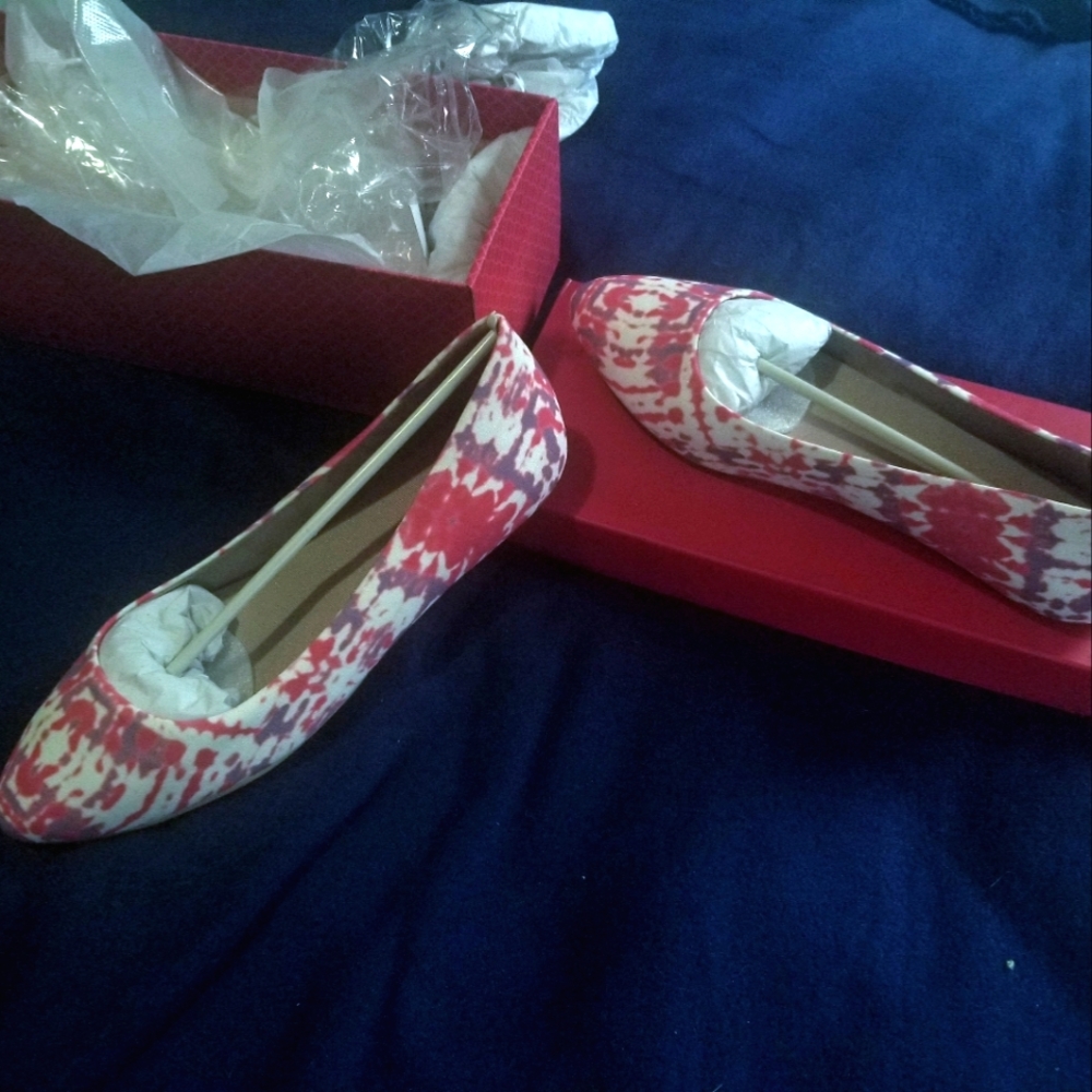 KELLY & KATIE SIZE 9! MARY JANE FLATS!TIE DYED! I LOVE OFFERS AND COUNTER…